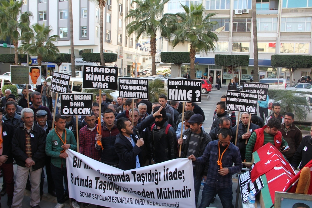 Seyyar satıcılardan tabutlu eylem